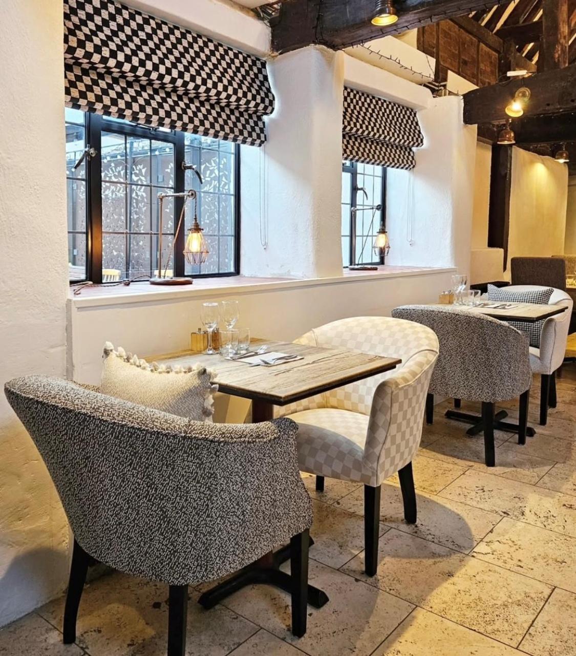 White Hart Hotel 도체스터온템스 외부 사진