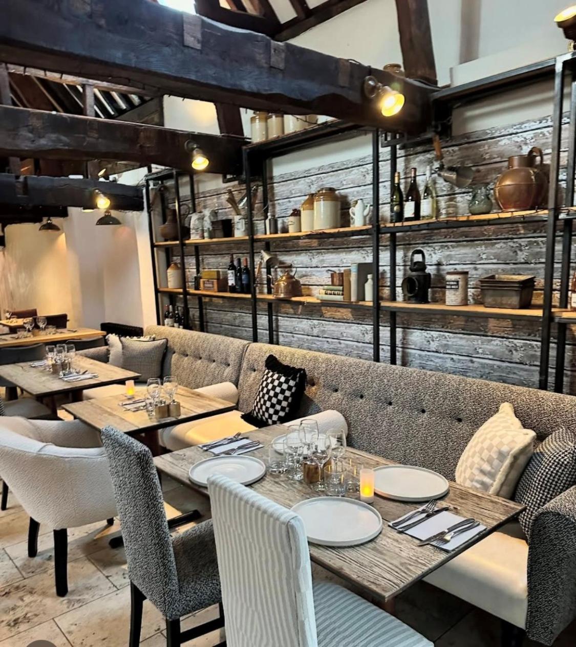 White Hart Hotel 도체스터온템스 외부 사진